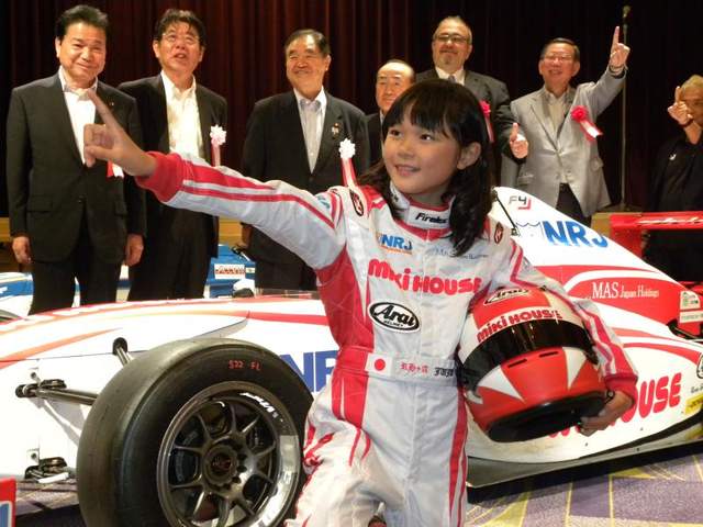 野田樹潤《史上最萌11歲賽車手》有著新幹線240km的車速（咻～
