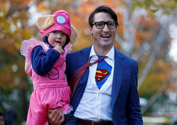 《加拿大總理Cosplay超人》這個總理真的有點帥❤