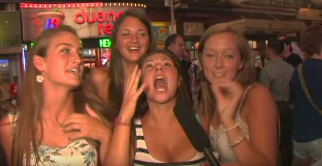 隱藏攝影機《假冒明星的路人》結果塞得馬路水洩不通