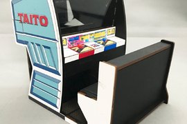 《太空戰鬥機街機手機座》手機插進去就可以完成自己的機台 《太空戰鬥機街機手機座》手機插進去就可以完成自己的機台