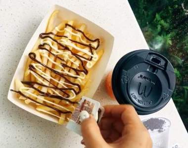 韓國麥當勞推《雙醬巧克力薯條》引爆買氣 是有沒有這麼愛巧克力啦ㅋㅋ 韓國麥當勞推《雙醬巧克力薯條》引爆買氣 是有沒有這麼愛巧克力啦ㅋㅋ