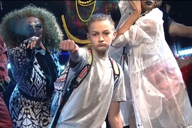 意外酷勁《厭世臉舞男孩 Backpack Kid》因演出凱蒂佩芮的Swish Swish爆紅~ 意外酷勁《厭世臉舞男孩 Backpack Kid》因演出凱蒂佩芮的Swish Swish爆紅~