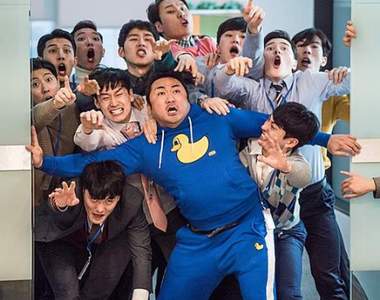 大叔變成歷史老師《The Bros》久久回家一次才發現天大的秘密阿... 大叔變成歷史老師《The Bros》久久回家一次才發現天大的秘密阿...