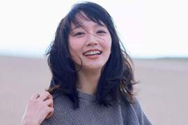 《對不起我愛你吉岡里帆》久違的內頁寫真少了一些性感多了一分氣質 《對不起我愛你吉岡里帆》久違的內頁寫真少了一些性感多了一分氣質
