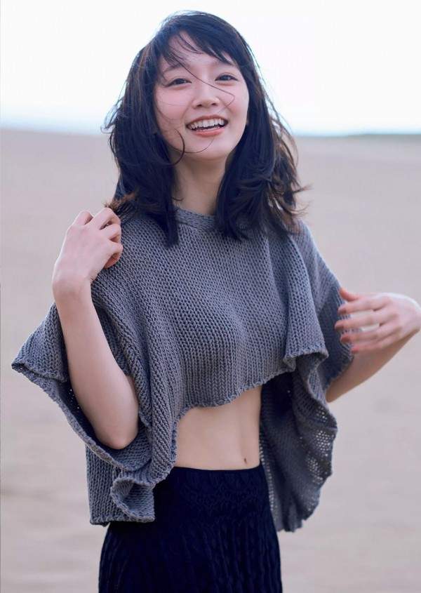 《對不起我愛你吉岡里帆》久違的內頁寫真少了一些性感多了一分氣質 《對不起我愛你吉岡里帆》久違的內頁寫真少了一些性感多了一分氣質