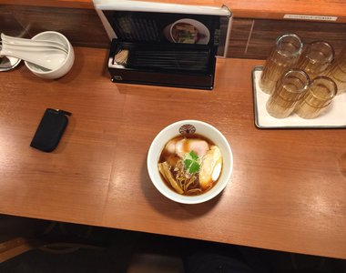 拉麵迷寫食記流行《空拍拉麵》惹得店家和旁人超不爽…… 拉麵迷寫食記流行《空拍拉麵》惹得店家和旁人超不爽……