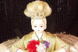 《現代風雛人形》金髮、假睫毛連長相也越來越不和風的女兒節娃娃 《現代風雛人形》金髮、假睫毛連長相也越來越不和風的女兒節娃娃