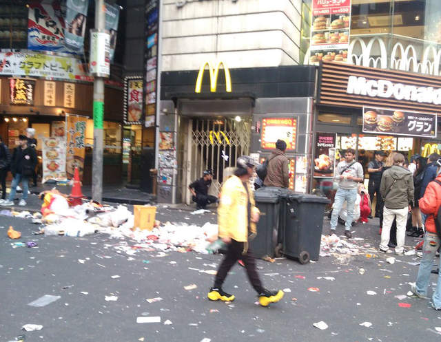 《日本萬聖節亂象》不僅滿地垃圾就連無障礙廁所也成受害對象...