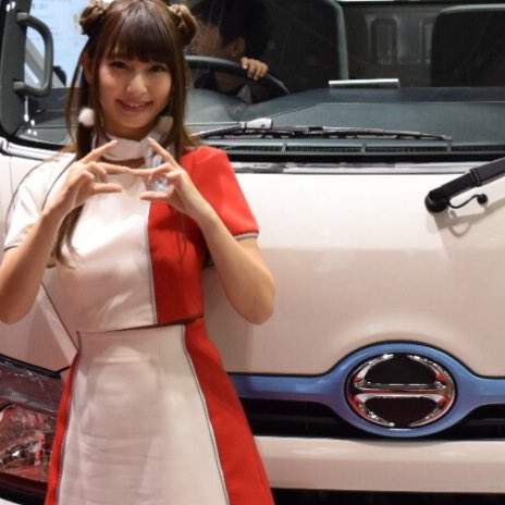 《車展女郎的logo手勢》擺出Suzuki的S要好看還不容易餒