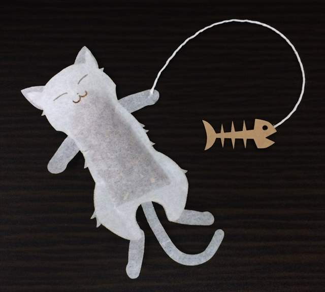 《貓咪茶包》悠閒的午睡模樣就這樣漂浮在茶杯中❤