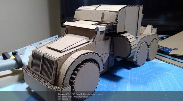 《變形金剛柯博文》瓦楞紙做到可動可變形這太神啦