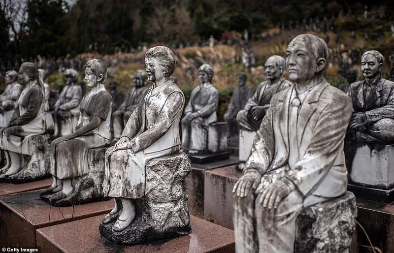 日本雕像公園《石像の里》超過800雙眼睛默默看著你... 日本雕像公園《石像の里》超過800雙眼睛默默看著你...