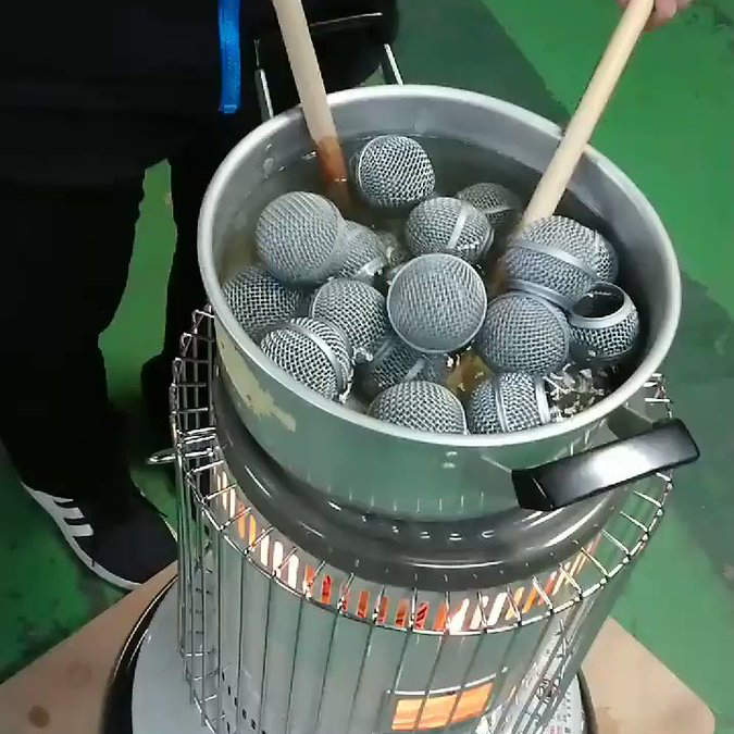 暖爐的另類用法《麥克風鍋》放進鍋子裡攪拌的還是...鼓棒ww