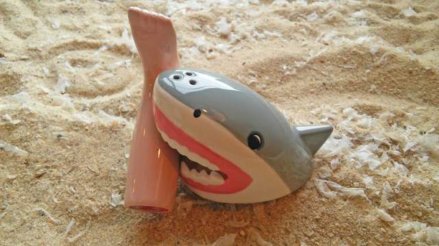 《鯊魚調味罐》超趣味有兩個可以讓你放香料的地方