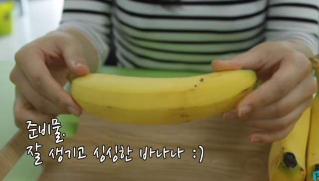 每次手都ㄍㄡˊ到超火《快速剝整根香蕉方法》連最下面都不浪費