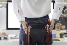 《穿在身上的椅子》感覺好像掛了什麼很不得了的東西w 《穿在身上的椅子》感覺好像掛了什麼很不得了的東西w
