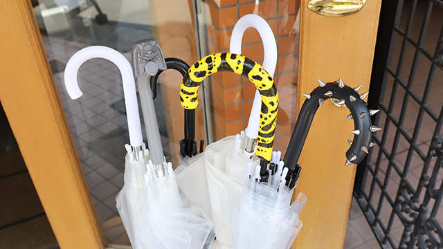 《雨傘防盜對策》黃帶箭毒蛙著色幹傘者就等著中毒吧 《雨傘防盜對策》黃帶箭毒蛙著色幹傘者就等著中毒吧