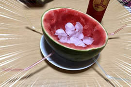 《西瓜味三矢蘇打自動暢飲器》女兒的天才發明結果變成了拷問道具!? 《西瓜味三矢蘇打自動暢飲器》女兒的天才發明結果變成了拷問道具!?