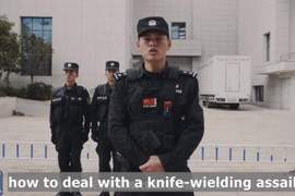 警察教你《如何應對持刀歹徒》超狂招式讓眾人看一眼就記住w 警察教你《如何應對持刀歹徒》超狂招式讓眾人看一眼就記住w
