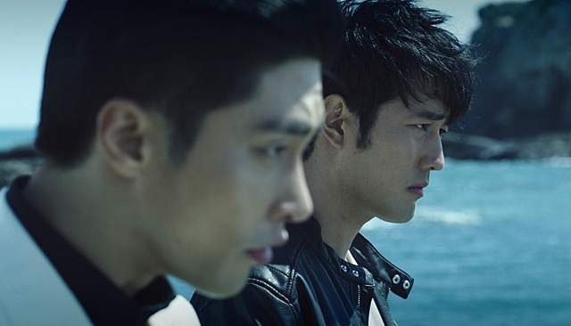 當兄弟成為死對頭《回來吧,釜山港之愛》警察抓到通緝犯是弟弟的心情... 當兄弟成為死對頭《回來吧,釜山港之愛》警察抓到通緝犯是弟弟的心情...