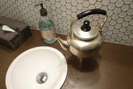無法省水的《茶壺水龍頭》給你一進廁所就不想出來的理由... 無法省水的《茶壺水龍頭》給你一進廁所就不想出來的理由...