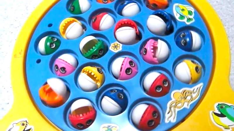 超懷舊的《釣魚遊戲機扭蛋版》這不是小時候的玩具嗎?做成轉蛋居然也可以玩 超懷舊的《釣魚遊戲機扭蛋版》這不是小時候的玩具嗎?做成轉蛋居然也可以玩