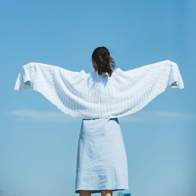 夏天戶外活動必備《天使翅膀毛巾》披個毛巾也能有展翅的感覺♪ 夏天戶外活動必備《天使翅膀毛巾》披個毛巾也能有展翅的感覺♪