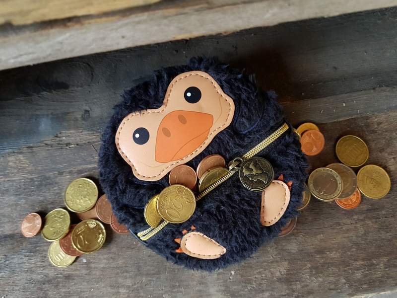 怪獸與牠們的產地《玻璃獸零錢包》幫玻璃獸把金幣都塞肚肚ww 怪獸與牠們的產地《玻璃獸零錢包》幫玻璃獸把金幣都塞肚肚ww