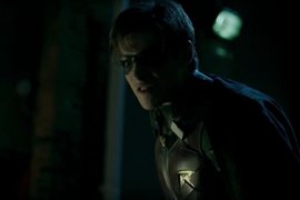 DC《泰坦》影集預告公開 黑暗版羅賓一登場就語出驚人... DC《泰坦》影集預告公開 黑暗版羅賓一登場就語出驚人...