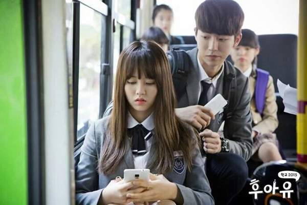 學生實驗《通勤時不用手機》來回4小時的車程做什麼事情打發時間好呢？