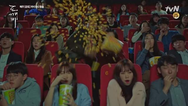 《電影院的顧人怨行為》看電影做這些事下場就是被其他觀眾...... 《電影院的顧人怨行為》看電影做這些事下場就是被其他觀眾......