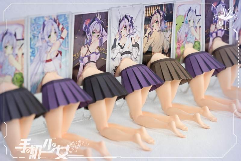 無料社《手機少女》附下半身模型手機架❤阿宅：人類滅絕計劃再升級…