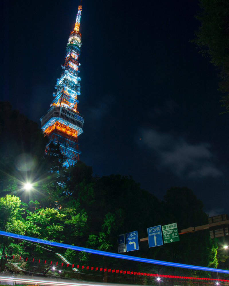 奇蹟瞬間《東京鐵塔》夜景拍攝竟然拍出假面騎士ZI-O的必殺技ww 奇蹟瞬間《東京鐵塔》夜景拍攝竟然拍出假面騎士ZI-O的必殺技ww