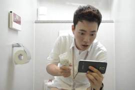 好像都有中耶《社群依存症特徵》連上廁所都要滑SNS就代表中毒太深囉~ 好像都有中耶《社群依存症特徵》連上廁所都要滑SNS就代表中毒太深囉~