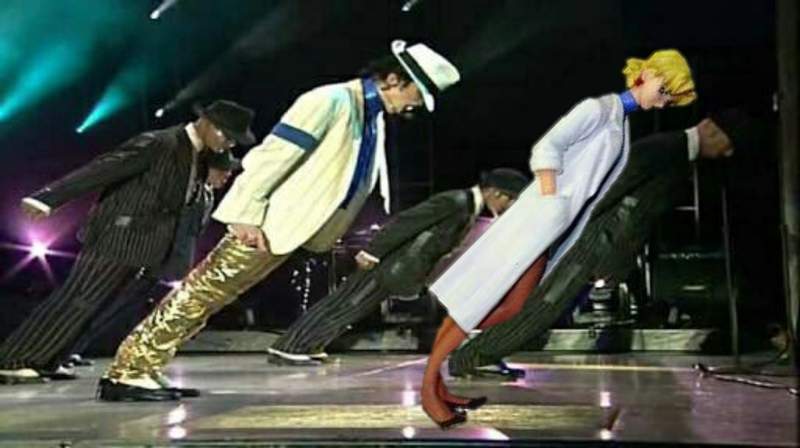 《公仔熱到變形的結果》意外超越了麥可傑克森的45度傾斜舞步ww 《公仔熱到變形的結果》意外超越了麥可傑克森的45度傾斜舞步ww