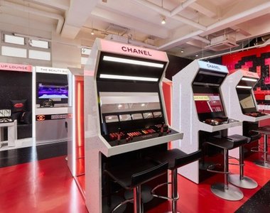 超衝突宣傳《日本香奈兒打造全世界第一家「電動玩具店」》這夾娃娃機裡面的禮物真的夾到賺到啦 超衝突宣傳《日本香奈兒打造全世界第一家「電動玩具店」》這夾娃娃機裡面的禮物真的夾到賺到啦