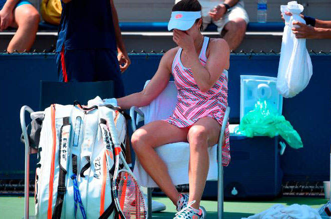 女網選手「柯爾妮」場上換衣服被警告「行為犯規」引發軒然大波  女網選手「柯爾妮」場上換衣服被警告「行為犯規」引發軒然大波