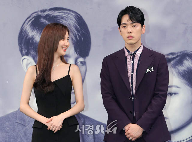 徐玄想勾手被無視《時間》男主角金正鉉臭臉出席記者會引發炎上 徐玄想勾手被無視《時間》男主角金正鉉臭臉出席記者會引發炎上