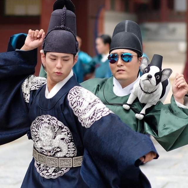 原來左邊點三下早落伍《夜店跳舞的方式》只要微醺怎麼跳都可以啦