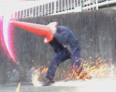 《日本功夫上班族》三角錐特效連段帥到嫑嫑的 《日本功夫上班族》三角錐特效連段帥到嫑嫑的