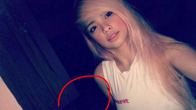 好可怕系列《千萬不要在午夜12點自拍》因為會有人陪你一起... 好可怕系列《千萬不要在午夜12點自拍》因為會有人陪你一起...