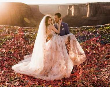 這場婚禮不簡單《在400英尺高空中結婚吧♥》就連伴郎伴娘也被逼著上場ww 這場婚禮不簡單《在400英尺高空中結婚吧♥》就連伴郎伴娘也被逼著上場ww