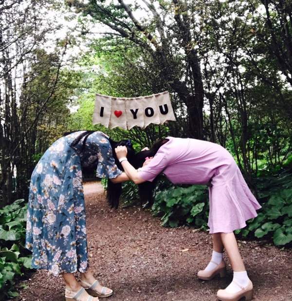 社群新流行？《扯髮閨蜜照》確定不是情敵吵架的照片嘛w