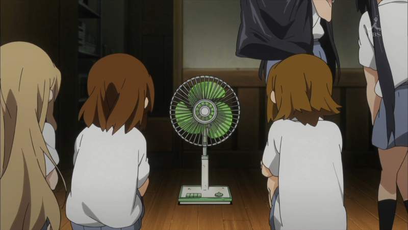 《電風扇+冷氣的有效用法》最能降溫的電風扇位置原來是這裡！？