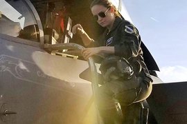 漫威第一部女英雄單人電影《驚奇隊長》Brie Larson換上軍裝受訓中❤ 漫威第一部女英雄單人電影《驚奇隊長》Brie Larson換上軍裝受訓中❤