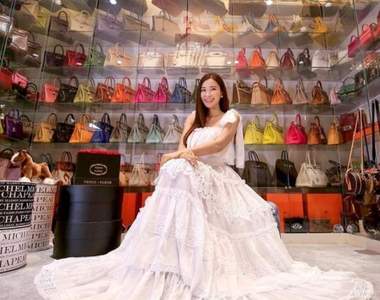 更衣間比兩房一廳還大《新加坡名媛Jamie Chua》隨便一個包就百萬起跳(ㆆᴗㆆ) 更衣間比兩房一廳還大《新加坡名媛Jamie Chua》隨便一個包就百萬起跳(ㆆᴗㆆ)