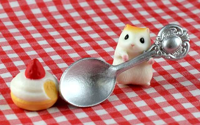 療癒系《湯匙上的倉鼠轉蛋》之前也有出過兔兔版本的唷