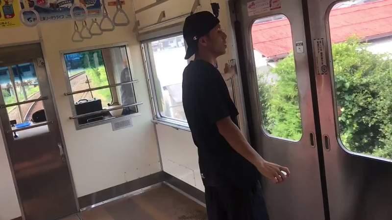 《電車賽跑》從上一站起跑能衝到下一站上車這不容易啊