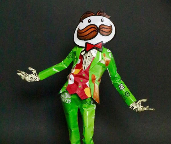 《品客大叔實體化》想都沒想過洋芋片也有變成紳士的一天XD 《品客大叔實體化》想都沒想過洋芋片也有變成紳士的一天XD