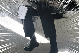 爆笑珍事件《突破天花板的雙腳》難道是來自未來降落失敗的時空旅行者?ww 爆笑珍事件《突破天花板的雙腳》難道是來自未來降落失敗的時空旅行者?ww